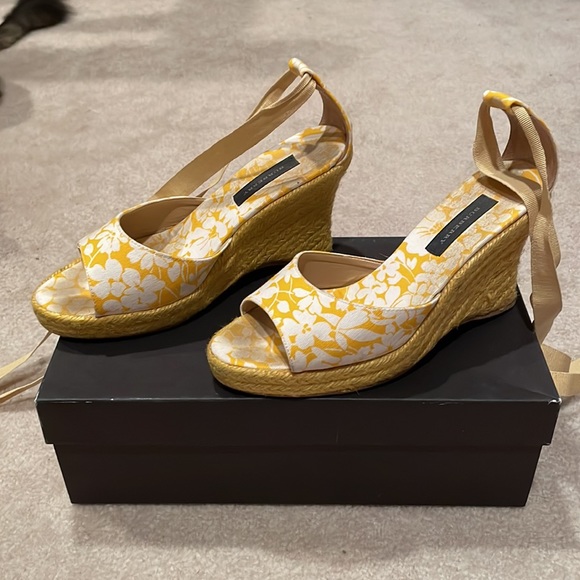 Burberry Lace up Sandals - Picture 2 of 10